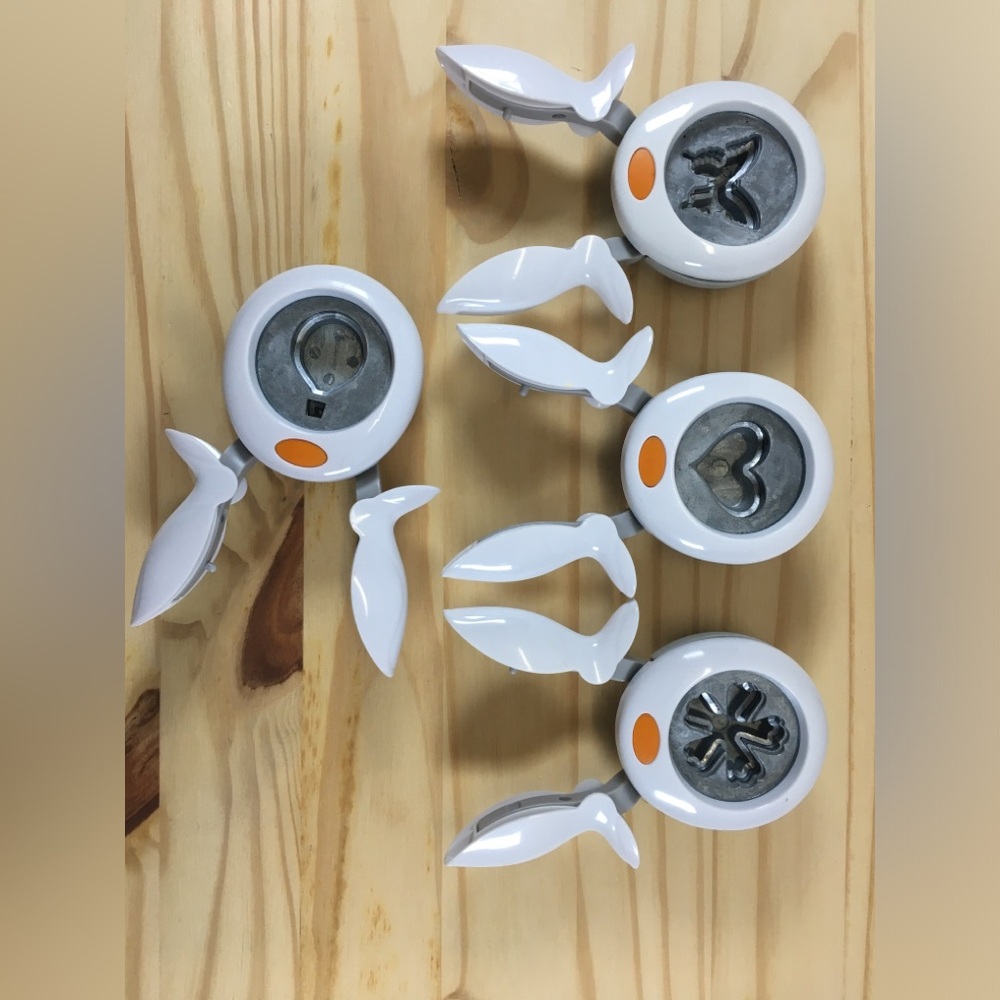 Lot of 4 Fiskars Easy Squeeze Shape Heart, Butterfly Balloon Snowflake